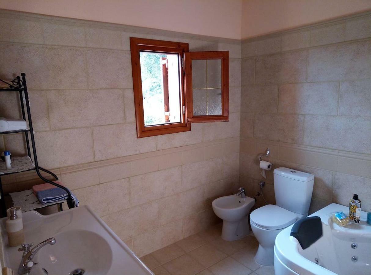Villa Silvia Ágios Matthaíos Exterior foto