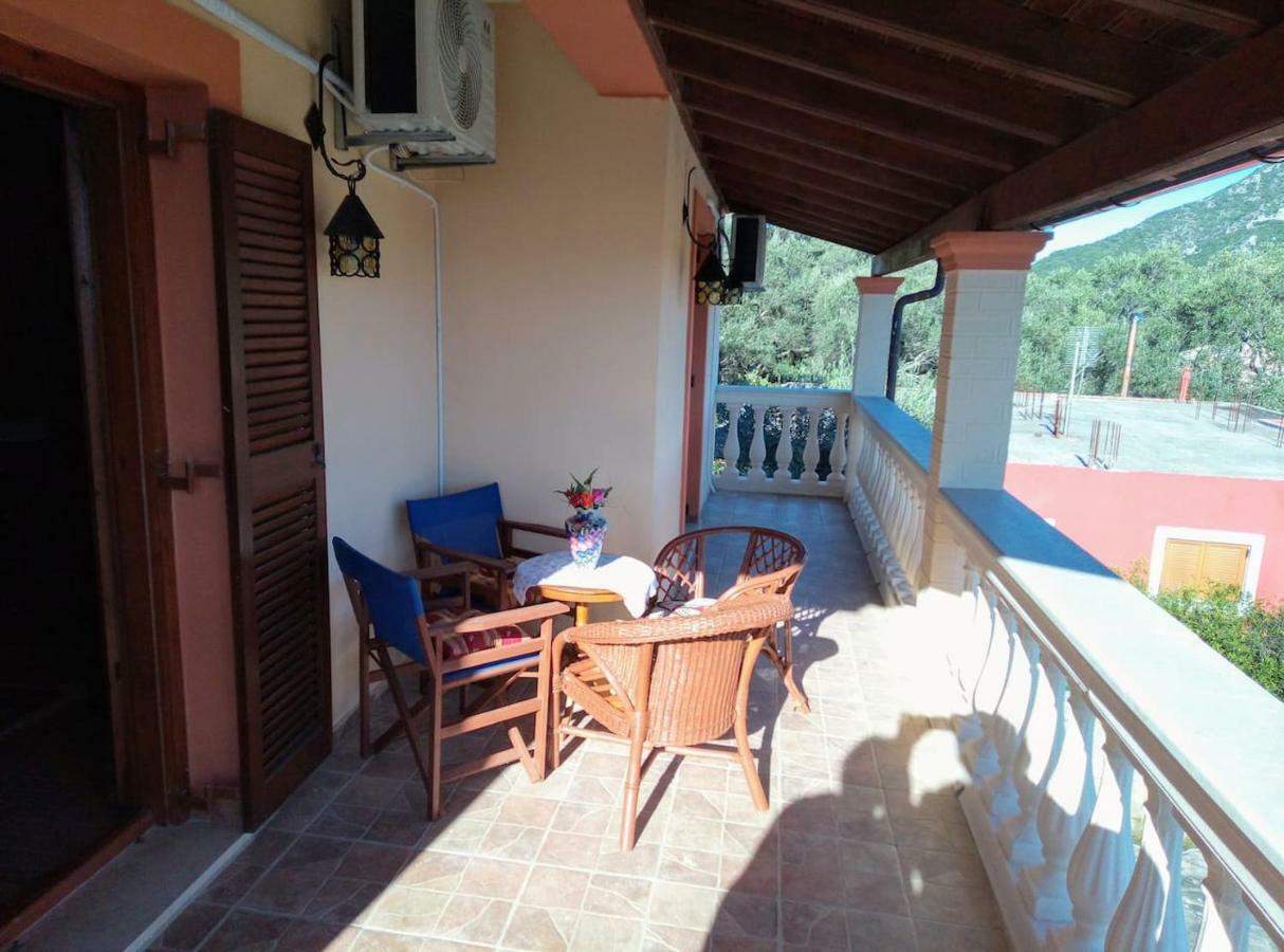 Villa Silvia Ágios Matthaíos Exterior foto