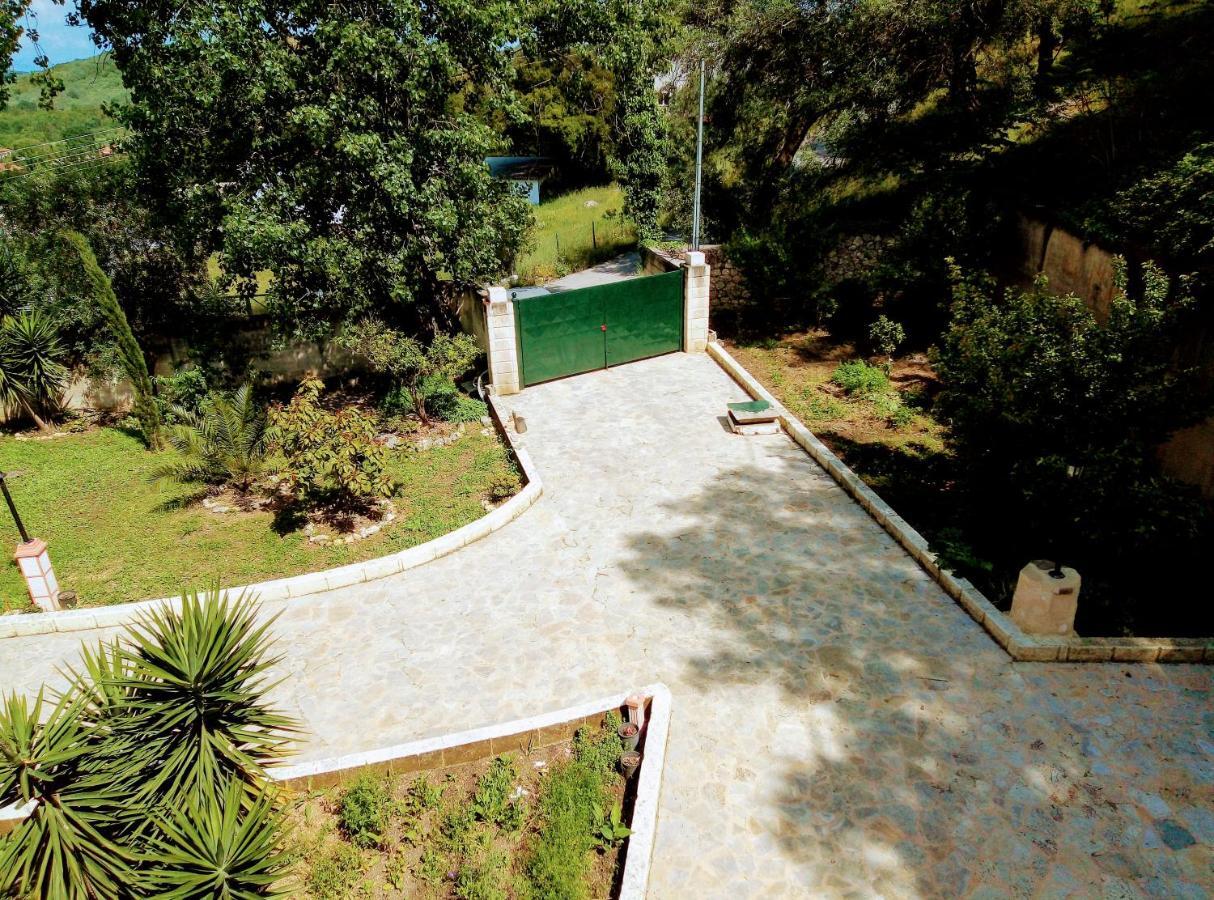 Villa Silvia Ágios Matthaíos Exterior foto